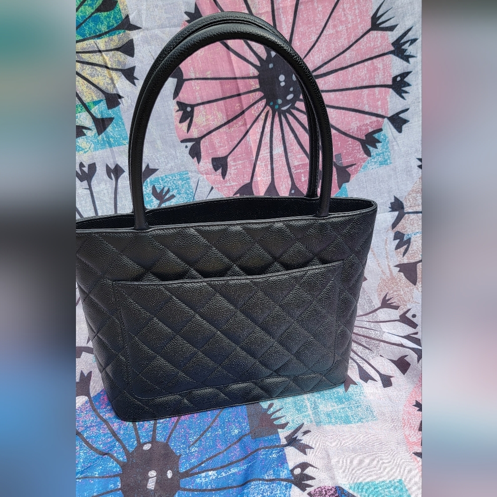 CHANEL Medallion Black Quilted Caviar Leathet Tote - Picture 14 of 16